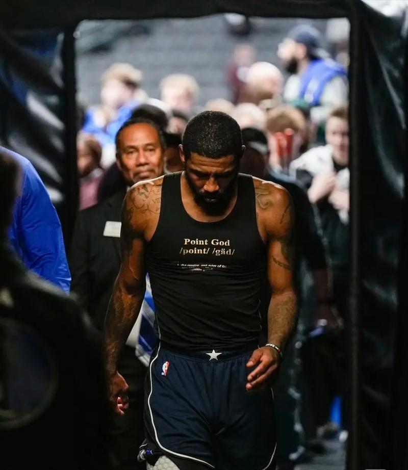 三节打卡！字母哥15中12砍下29分8篮板（三节下班！字母哥15投12中砍下29分8篮板）