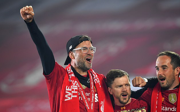 快船对阵独行侠三连败，独行侠逆转取胜，弗拉格创历史纪录。（独行侠逆转击败快船，送其交锋三连败，弗拉格书写历史纪录）