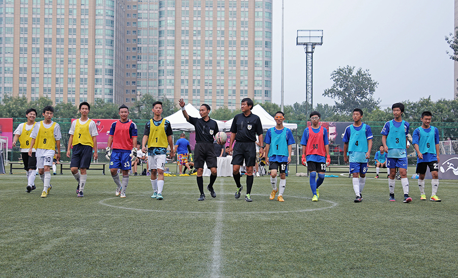 川超凉山队为飞踢裁判道歉：将加强管理，涉事球员交公安处理（川超凉山队就飞踢裁判事件致歉：将强化管理，涉事球员移交警方处理）