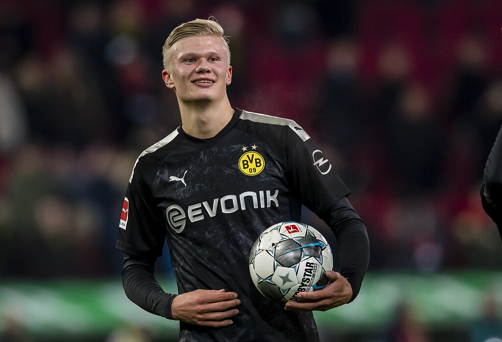 记者：本届世界杯将有半场球员和教练采访，赛前两天开发布会（记者称：本届世界杯增设半场球员、教练采访，赛前两日举行发布会）