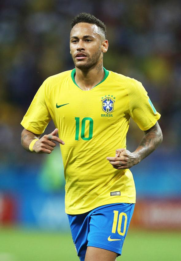 查马克：欣赏阿德利希望代表法国出战的坦率，不像谢尔基很装（查马克：赞阿德利坦言愿为法国效力，谢尔基则显得做作）