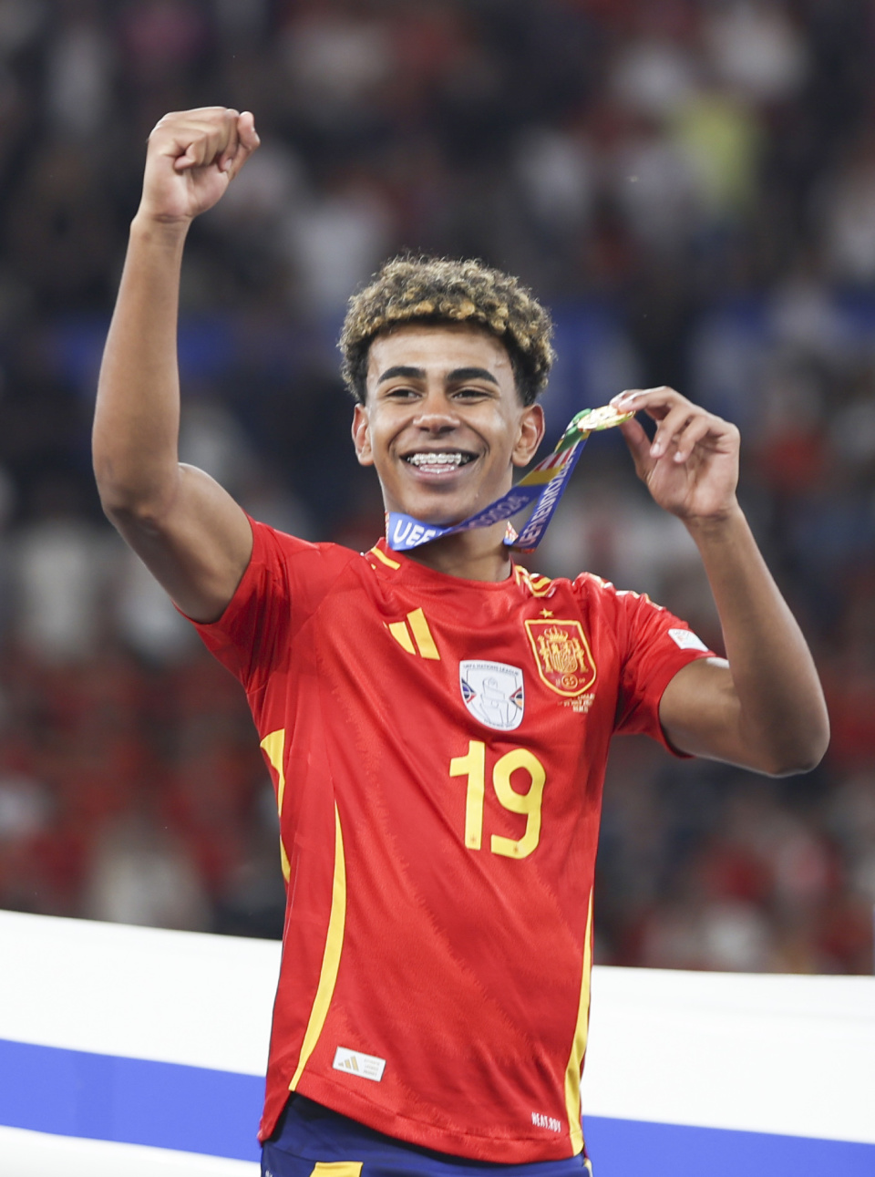 攻陷王子公园，拜仁是首支欧冠客战巴黎取得三连胜的球队（拜仁欧冠客场对巴黎豪取三连胜，成史上首支在王子公园达成三连胜的球队）