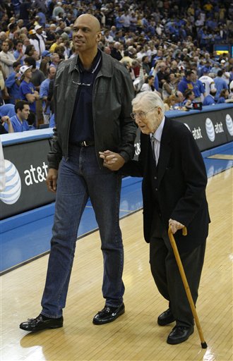 许利民：北京男篮现在问题是“软” 奥莫特去留还需后续人员的评估（许利民：北京男篮硬度不足 奥莫特去留待人员评估后再定）