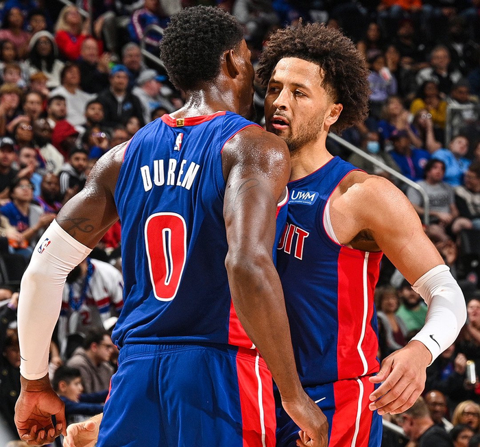 美记爆料：东契奇近期曾向湖人询问能否从雄鹿交易到字母哥（美媒曝：东契奇近日向湖人打听能否从雄鹿换来字母哥）